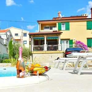  Villa Lux Nina With Six Bedrooms, Private Pool, Sauna